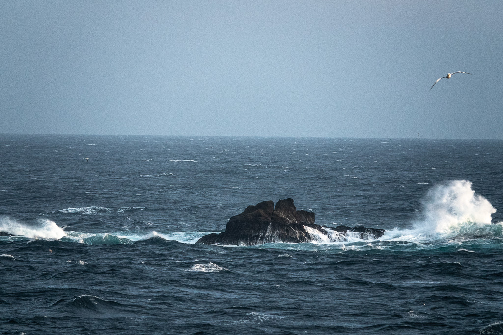 Surf on Rocks